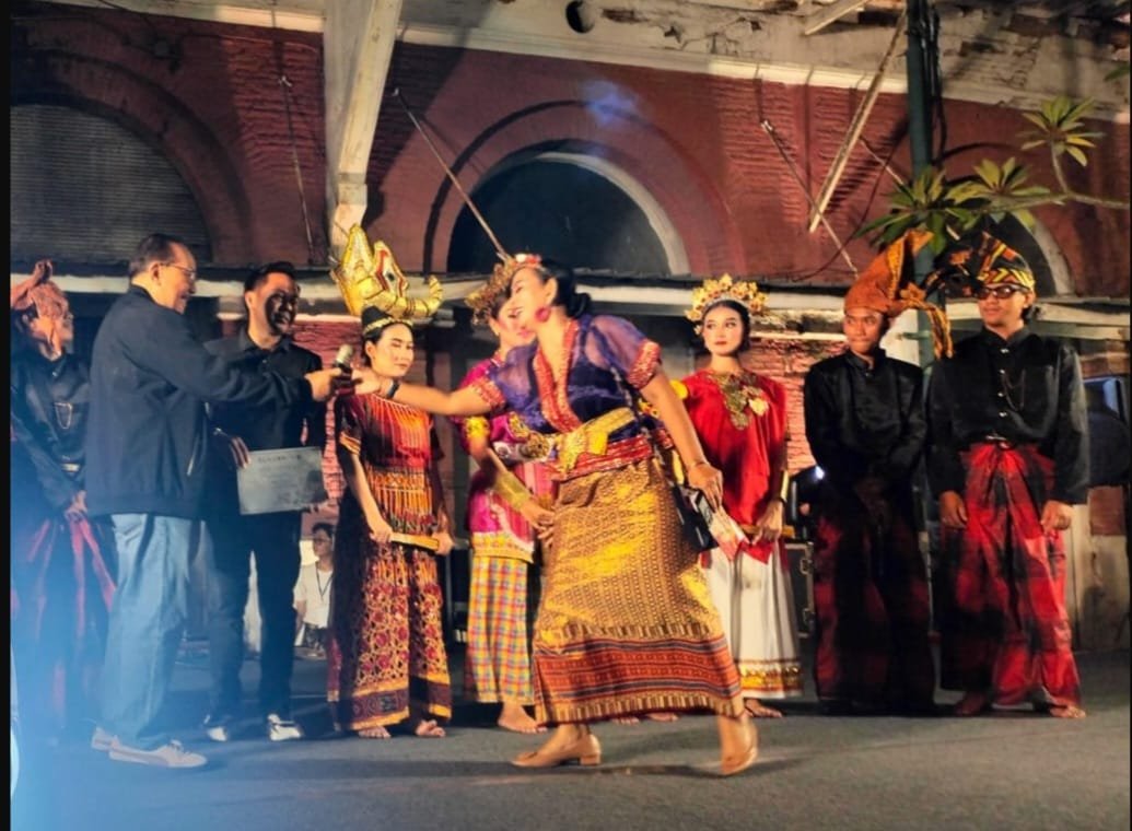 KKSS Jawa Tengah beragam busana tradisional Sulawesi Selatan.   