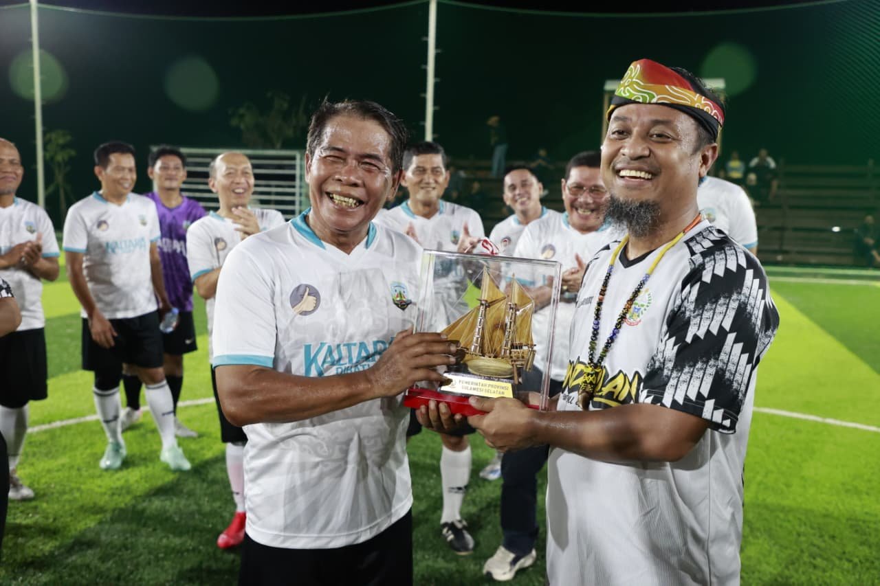 Gubernur Zainal Paliwang dan Gubernur Andi Sudirman Sulaiman